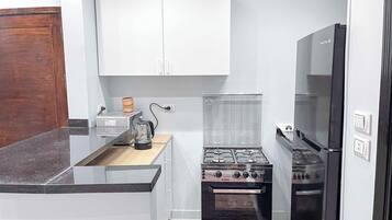 Cookware/dishes/utensils