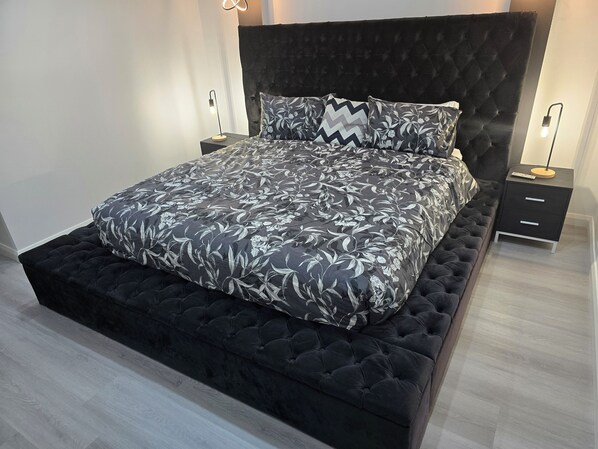 4 bedrooms, iron/ironing board, WiFi, bed sheets