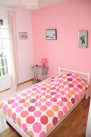 3 chambres, fer et planche à repasser, Wi-Fi gratuit, draps fournis