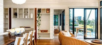 Luxico Seven Mile Beach House (with Car Parking)