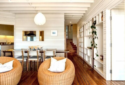 Luxico Seven Mile Beach House (with Car Parking)