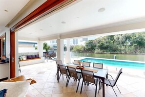 Room - Luxico Lakeland Keys (Heated Pool) (Broadbeach Waters)