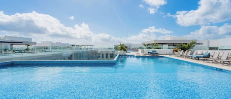 حمّام سباحة خارجي