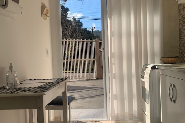 Full-size fridge, microwave, oven, stovetop