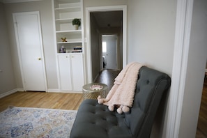Interior - Charming 2-bedroom house honoring musics Outlaws and Legends (Lubbock)