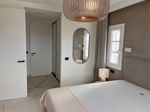 2 bedrooms, iron/ironing board, WiFi