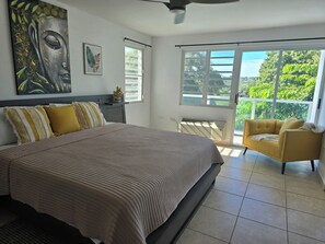 3 Schlafzimmer, Schreibtisch, Bügeleisen/Bügelbrett, Reisekinderbett