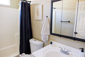 Bidet, towels, soap, toilet paper - The Wrigley Nook (Long Beach)