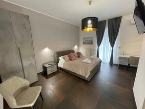 Bàn, truy cập Internet không dây miễn phí 