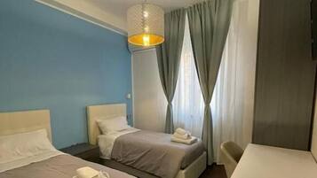 Schreibtisch, kostenloses WLAN