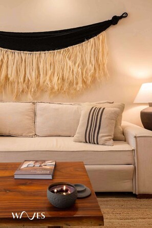 TV, offices - Premium Apartment W/Private Pool & Garden (Tulum)