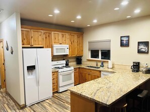 Mikrowelle, Ofen, Herdplatte, Geschirrspüler