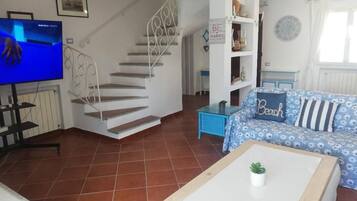 Smart-TV, Kamin, Stereoanlage