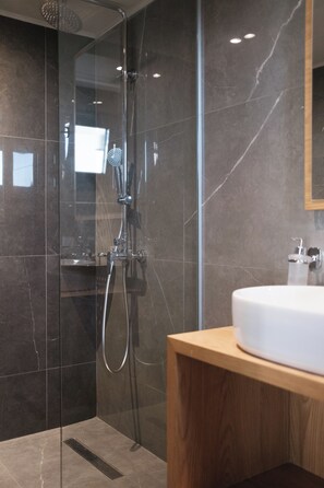 Shower, hair dryer, towels, soap - Sky-High Central Penthouse w. Stunning Views - 03

 (Chania)