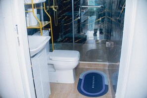 Håndklær, såpe og toalettpapir