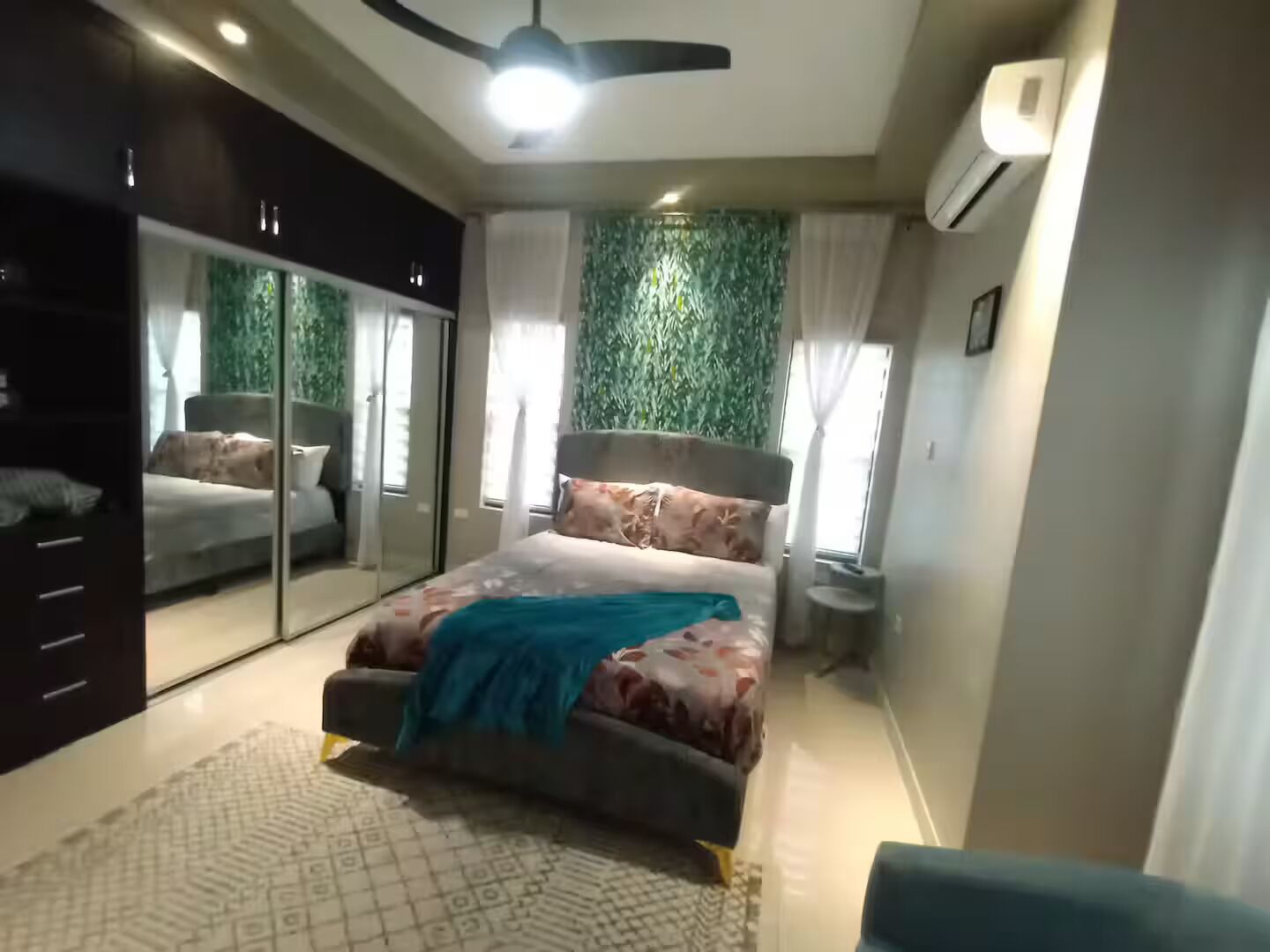 3 bedrooms, desk, iron/ironing board, free WiFi