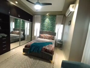 3 bedrooms, desk, iron/ironing board, free WiFi