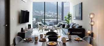 Modern Apts w Pool & Mountain View