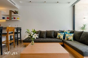 Een televisie en een kantoor