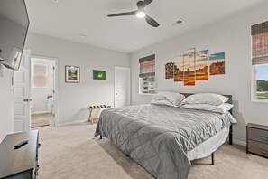 4 bedrooms, desk, free WiFi, bed sheets
