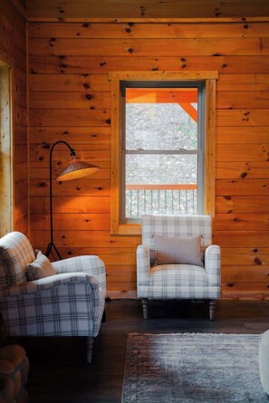 TV - Memories at Hillside  A Modern Cabin Hocking Hills (McArthur)