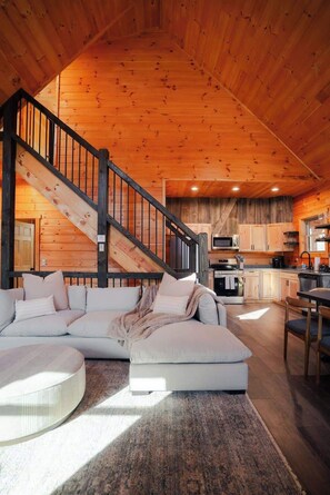 TV - Memories at Hillside  A Modern Cabin Hocking Hills (McArthur)