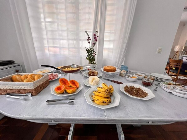 Free daily buffet breakfast
