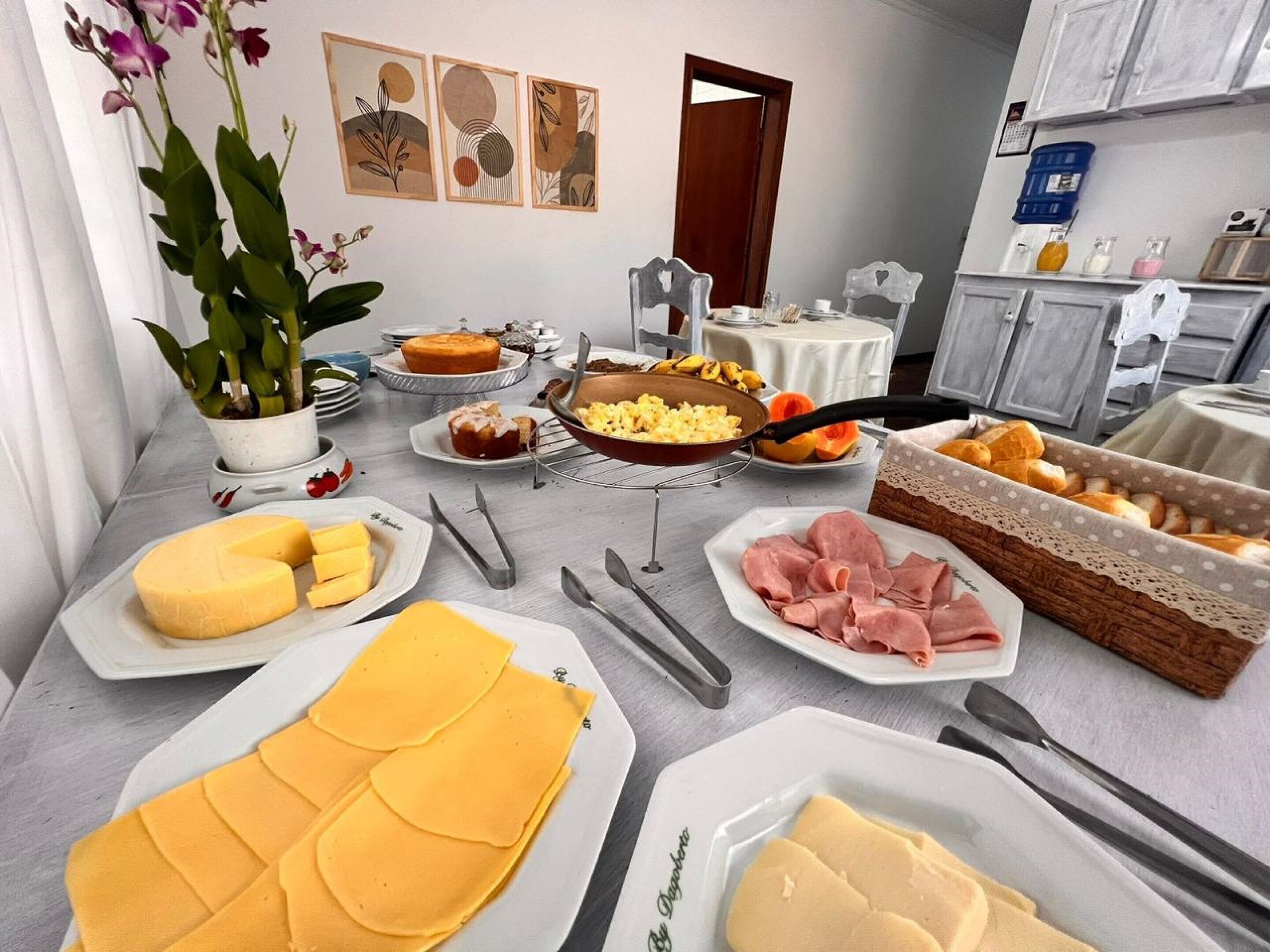 含每日吃到飽早餐