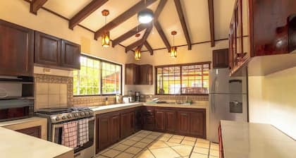Jasper del Pacifico - 2Bdr and Private Pool for Family Closed to Jaco/Costa Rica