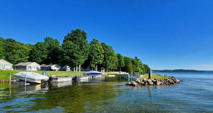 3BR cottage on SE Lake Leelanau with private beach, marina and playground!