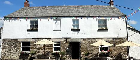 Vista frontal de la propiedad