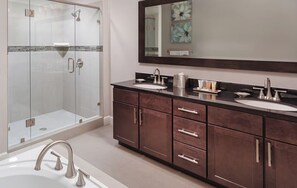 Boblebad, hårføner, håndklær og såpe