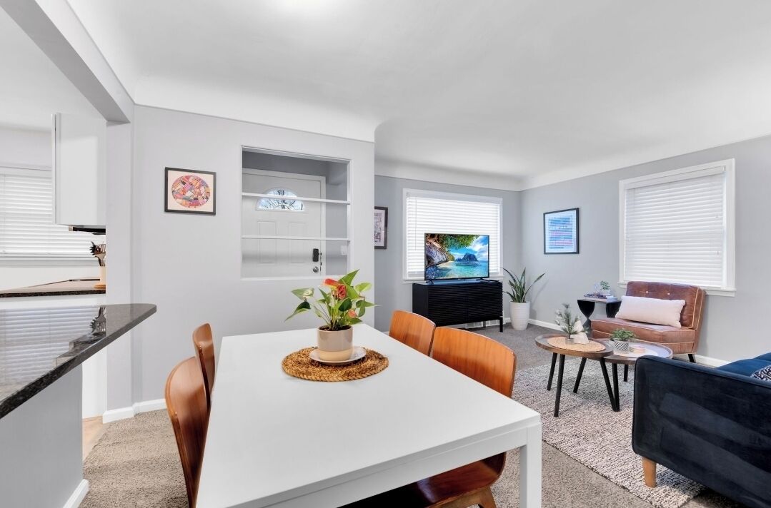 Lovely Home In R. Oak Near Birmingham! Gorgeous, Pet-friendly, King Bed, Deck! - Rochester Hills, MI
