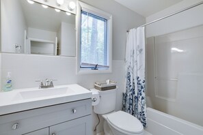 Maison, 4 chambres, balcon | Salle de bain