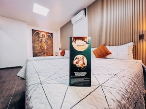 Edredón, decoración personalizada, muebles diferentes y wifi gratis 