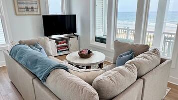 TV connectée, cheminée, baby-foot, table de tennis de table