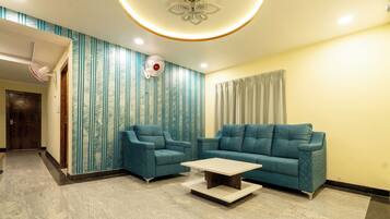 Family Apartment, City View | Living area