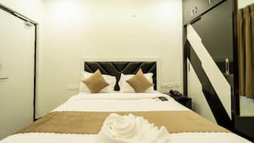 Deluxe Room | Egyptian cotton sheets, premium bedding, memory-foam beds