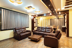 Presidential Suite, City View | Living area | 65-inch LED TV with satellite channels