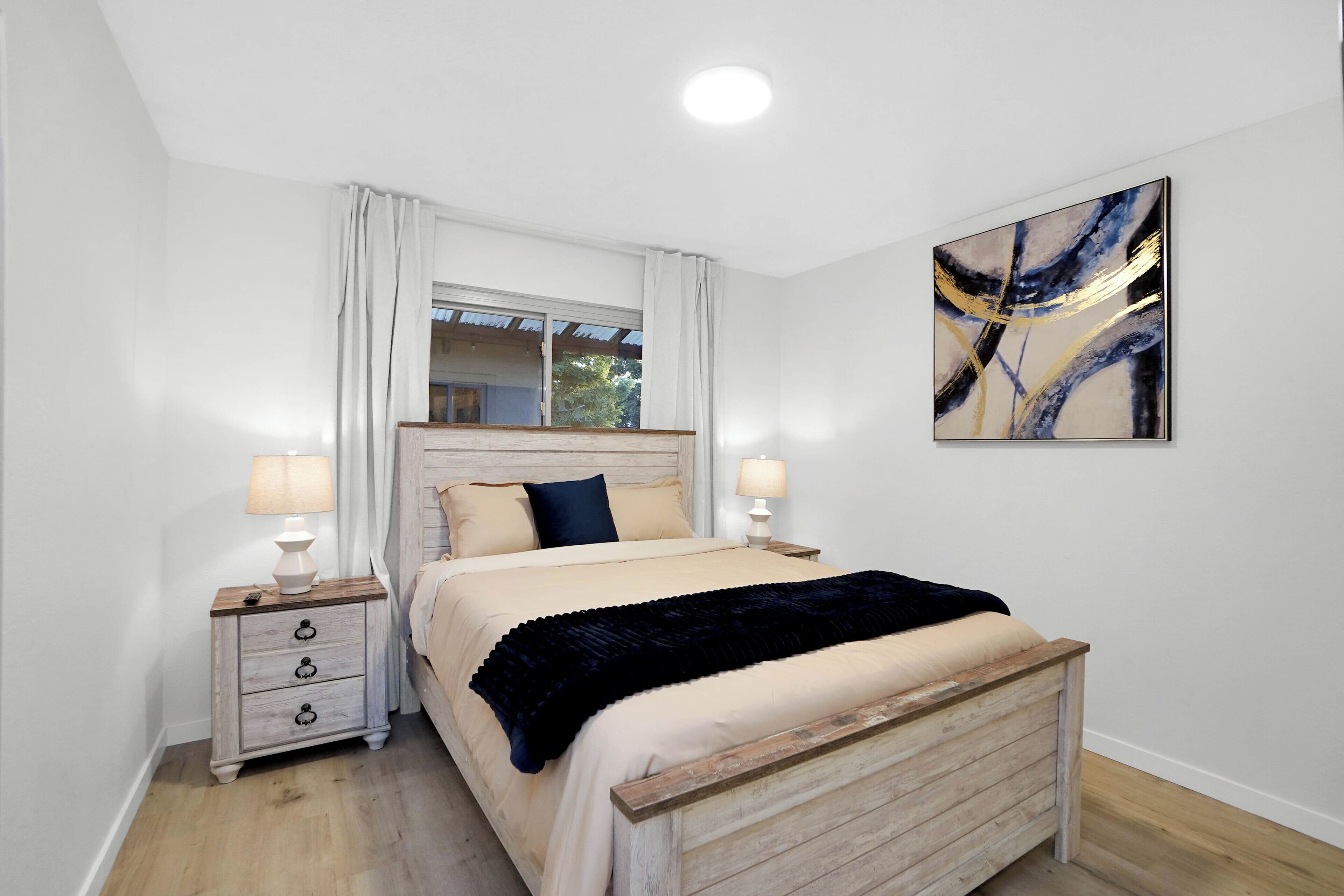 4 slaapkamers, een kluis op de kamer, een bureau