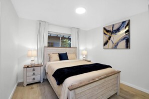 4 quartos, cofres nos quartos, escrivaninha