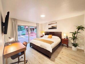 4 bedrooms, in-room safe, desk, iron/ironing board - Relax and Play! near Napa, SF  4 Bedrooms Sleep10 + Hot tub, Fire pit & GameRoom (Fairfield)