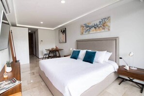 Studio, 1 King Bed, Balcony | Iron/ironing board, free WiFi - Ocean view Rooftop Studios with Pool (Playa del Carmen)