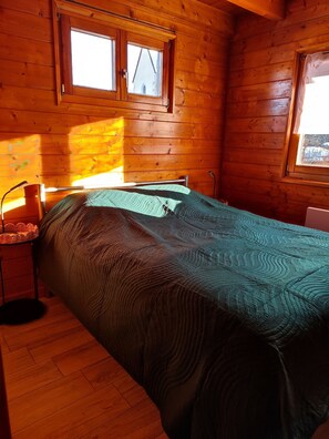 2 dormitorios, cuna de viaje, wifi gratis y ropa de cama