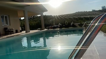 حمام سباحة