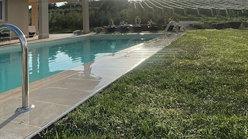حمام سباحة
