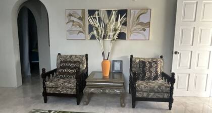 Charming 3-bedroom villa with WiFi and AC in Ocho Rios