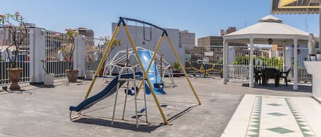 Kawasan main kanak-kanak – terbuka