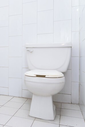 Suihku, tohvelit, pyyhkeet, saippua