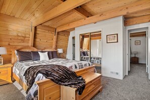 3 bedrooms, desk, iron/ironing board, travel cot